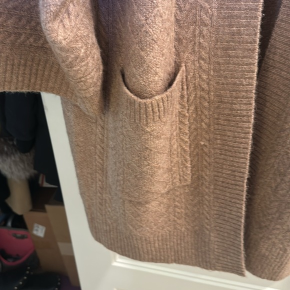 NWT TAN CABLE-KNIT LONG OPEN CARDIGAN
SWEATER SZ:MEDIUM | LARGE - Picture 4 of 9